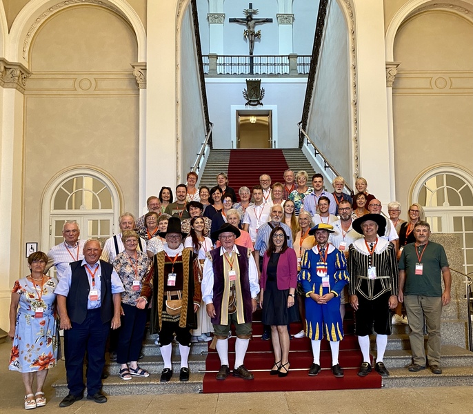 Vielen Dank f&uuml;r eine wunderbare Landtagsfahrt in bester Stimmung, mit besonderen G&auml;sten wie den G&auml;stef&uuml;hrern Weinerlebnis Franken, unseren fr&auml;nkischen Symbolfiguren oder unseren jungen Kammersieger/innen des Handwerks und interessanten Erlebnissen! Wir freuen uns, dass die Fahrt bei bestem Sommerwetter reibungslos ablief und dass mein Kollege und Vorsitzender der AG Tourismus Klaus St&ouml;ttner, MdL eine wunderbar lebendige fr&auml;nkische Gruppe kennenlernen durfte.<br />