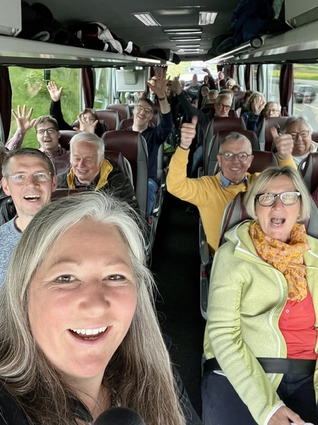 Rund 100 politisch interessierte B&uuml;rgerinnen und B&uuml;rger aus dem  Landkreis Kitzingen und dem s&uuml;dlichen Schweinfurter Raum folgten der  Einladung der Stimmkreisabgeordneten Barbara Becker (CSU) zur  traditionellen Fr&uuml;hjahrsfahrt in den Bayerischen Landtag nach M&uuml;nchen.